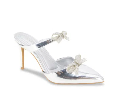 Bcbgeneration Bardia Pump In White