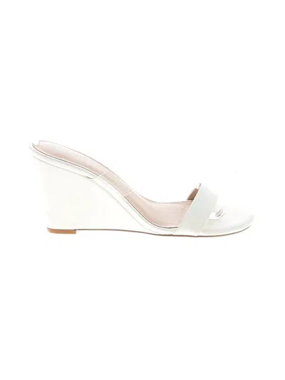 Pre-owned Bcbgeneration Sandals In White