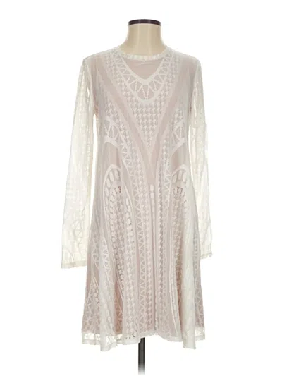 Pre-owned Bcbgmaxazria Casual Dress In White
