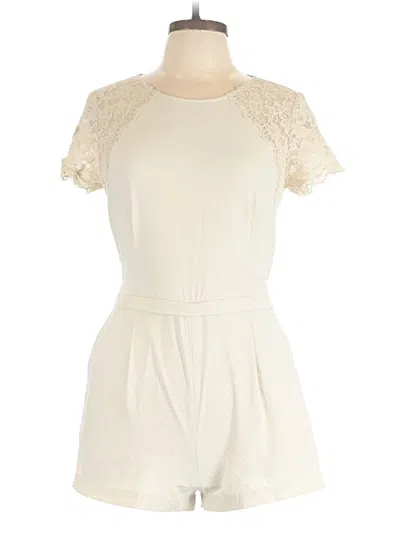 Pre-owned Bcbgmaxazria Romper In Ivory