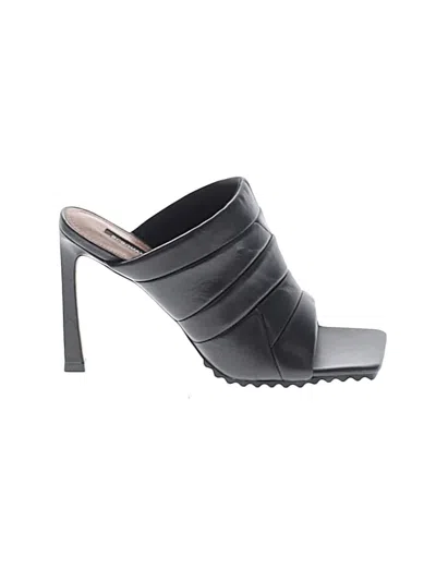 Pre-owned Bcbgmaxazria Sandals In Black