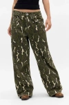 Bdg Urban Outfitters Jaya Low Rise Wide Leg Jeans In Green