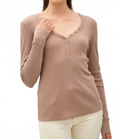Be Cool Anna Henley Snap Top In Mocha In Brown