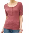 Be Cool Ender Top In Burgundy In Pink