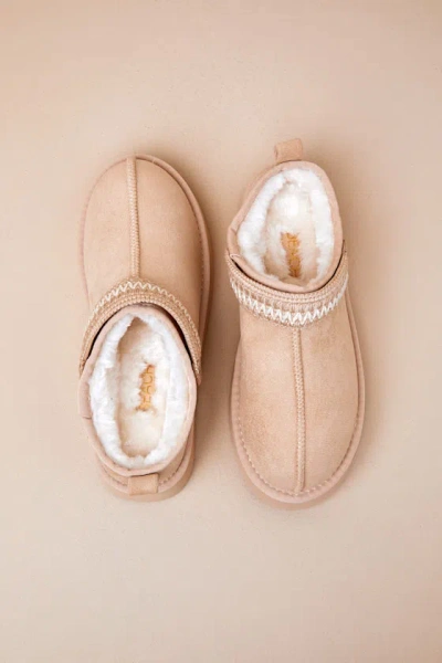 Beach By Matisse Storm Natural Suede Faux Fur Flatform Slippers In Beige