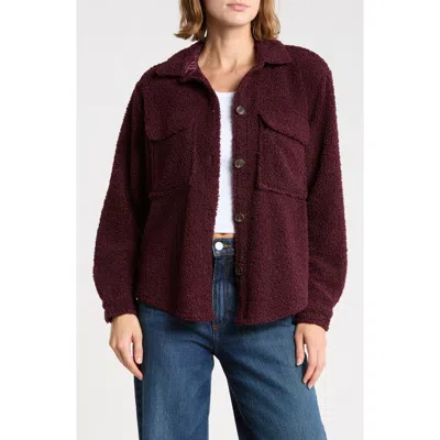 Beachlunchlounge Tory Boxy Crop Faux Shearling Shirt Jacket In Burgundy