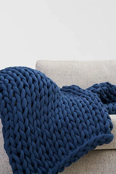 Bearaby Cotton Knitted Weighted Blanket In Midnight Blue At Urban Outfitters