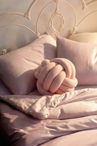 Bearaby Large Hugget Knot Pillow In Evening Rose At Urban Outfitters In Pink