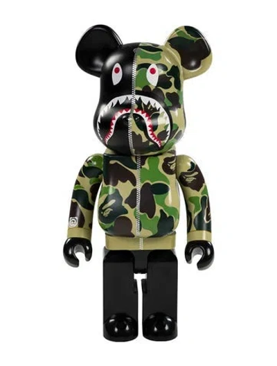 Pre-owned Bearbrick X Bape Camo Shark 1000% Figurine In Green