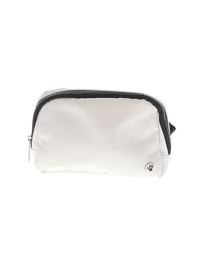 Pre-owned Bearpaw Belt Bag In White