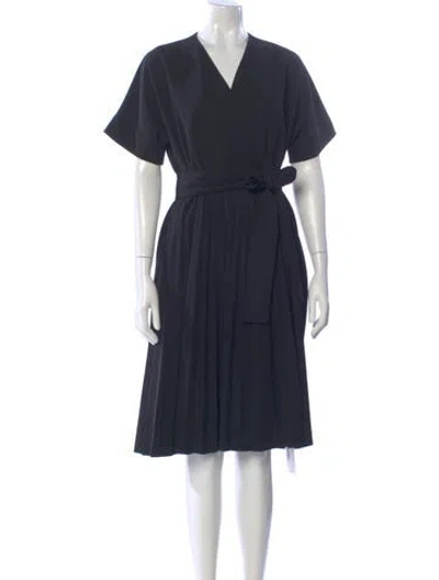 Pre-owned Beatrice B V-neck Knee-length Dress In Blue