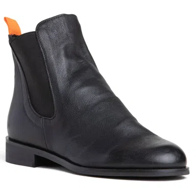 Beautiisoles By Robyn Shreiber Made In Italy Women's Neutrals / Grey Reba Black Leather Flat Chelsea Ankle Bootie