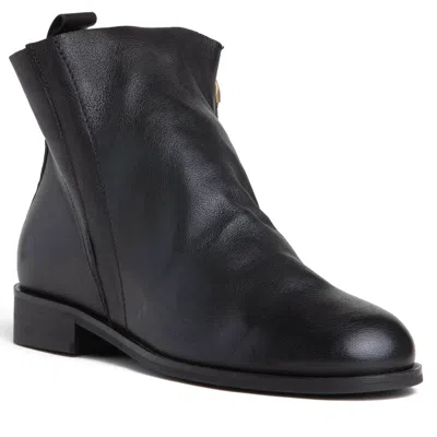 Beautiisoles By Robyn Shreiber Made In Italy Women's Renata Black Leather Chelsea Flat Ankle Bootie