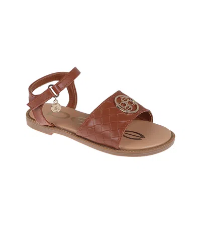 BEBE LITTLE GIRLS EMBOSSED FLAT WITH MEDALLION HARDWARE SANDALS
