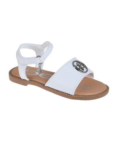 BEBE LITTLE GIRLS EMBOSSED FLAT WITH MEDALLION HARDWARE SANDALS