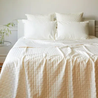 Bedvoyage Quilted Coverlet - 100% Viscose From Bamboo - Cooling & Lightweight In Ivory