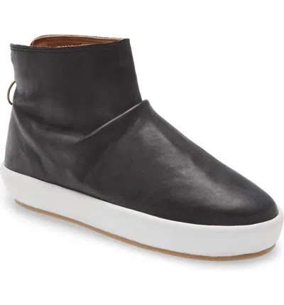 Beek Jaeger Boots In Black
