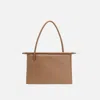 BEHNO FRIDA FLAT TOTE MILLED ALMOND