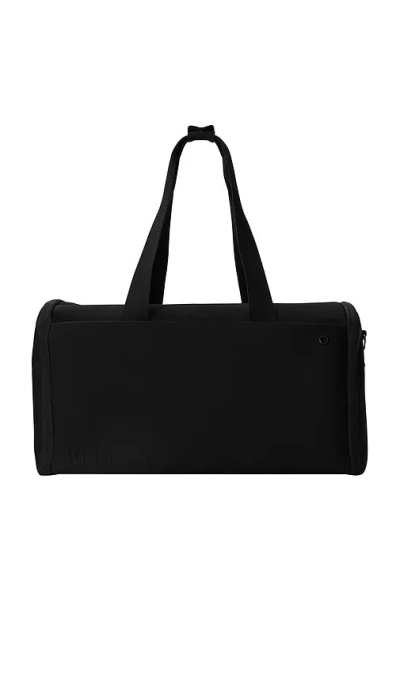 Beis The Garment Duffle Bag In Black