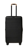 Beis The Medium Check-in Roller In Black