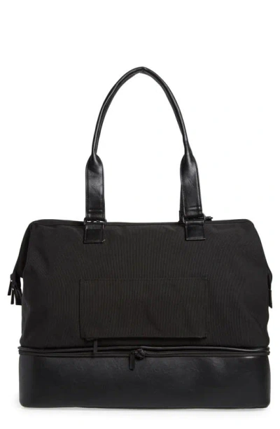Beis The Weekend Duffle Bag In In Black