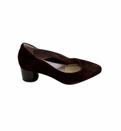 Bella Comforto Evelyn Pump In Chocolate Suede