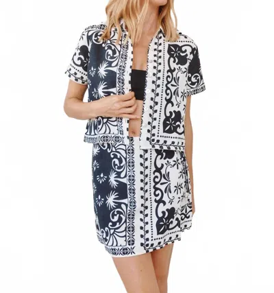 Bella Dahl Bandana Short Sleeve Camp Shirt In Tropical Bndana Prnt In Multi