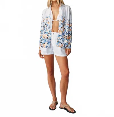 Bella Dahl Boyfriend Button Down Shirt In White/floral In Blue