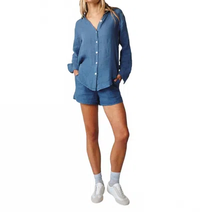 Bella Dahl Boyfriend Button Down Tee In Antique Indigo In Blue