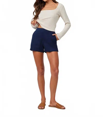 Bella Dahl Catalina Clean Front Short In Harbor Navy In White