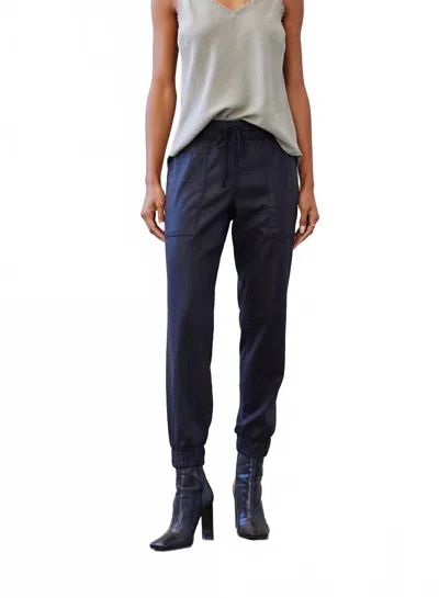 Bella Dahl Chelsea Luxe Pocket Jogger Pant In Black In Brown