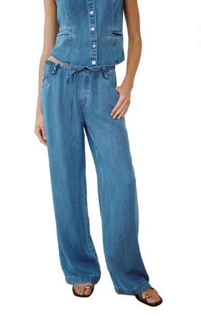 Bella Dahl Drawstring Relaxed Jean In Medium Vintage Wash In Blue