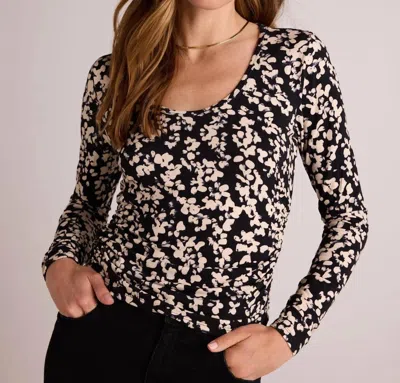 Bella Dahl Floral Side Ruched Knit Top In Ditsy Floral Print