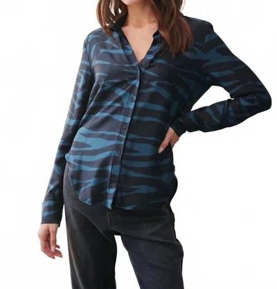 Bella Dahl Flowy Bd Zebra Print Shirt In Teal In Multi