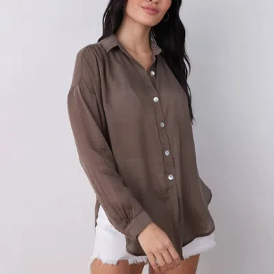 Bella Dahl Flowy Beach Shirt In Sierra Brown