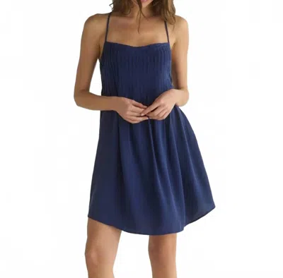 Bella Dahl Flowy Pintuck Dress In Navy In Blue