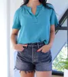 BELLA DAHL FLOWY SHORT SLEEVE PULLOVER TOP IN DEEP AZURE