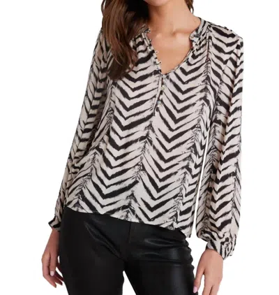 Bella Dahl Half Placket Pullover Blouse In Batik Chevron Print In Multi