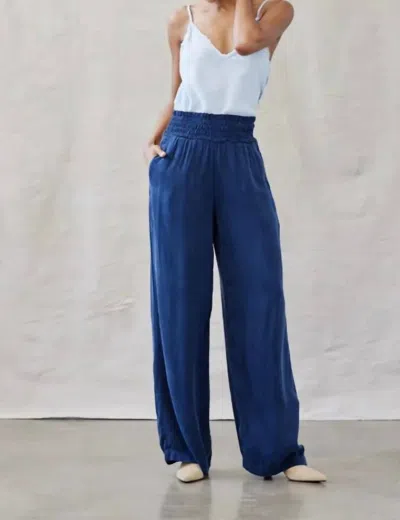 Bella Dahl High Waist Smocked Wide Leg In Navy Ink In Blue