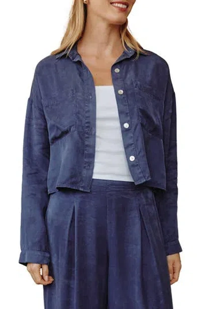 Bella Dahl Inverted Pleat Crop Button-up Shirt In Royal Navy