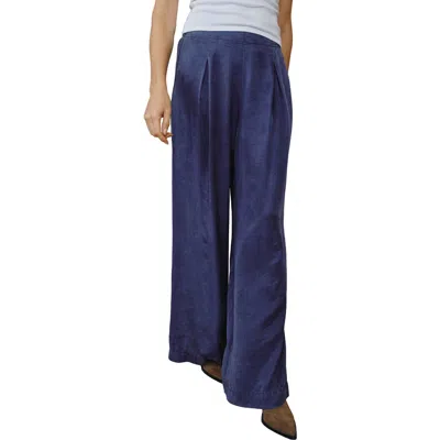 Bella Dahl Inverted Pleat Pull-on Wide Leg Pants In Blue