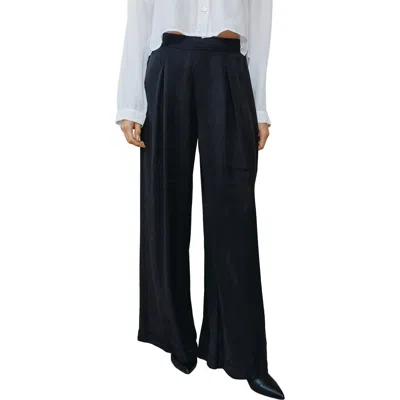 Bella Dahl Inverted Pleat Pull-on Wide Leg Pants In Black