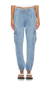 Bella Dahl Isla Pleated Jogger In Vintage Horizon Wash