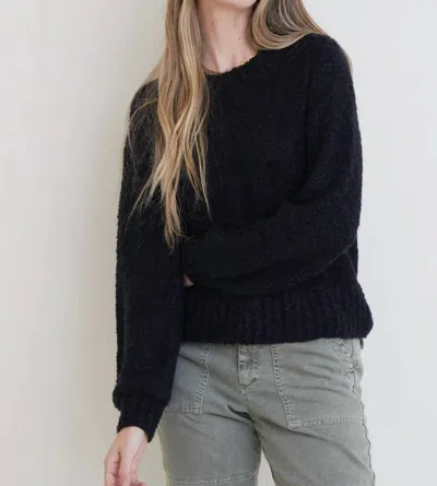 Bella Dahl Long Sleeve Crew Neck Sweater In Black