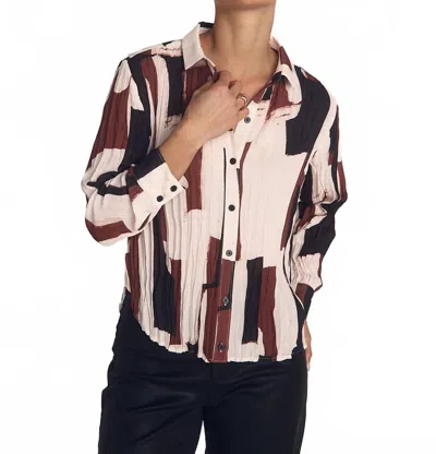 Bella Dahl Pleated Button Down Shirt In Modern Art Print In Multi