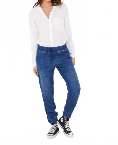 Bella Dahl Pocket Jogger In Dark Ombre Wash In Blue