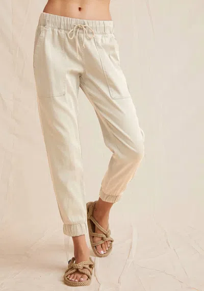 Bella Dahl Pocket Jogger In Soft Tan