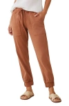 Bella Dahl Pocket Joggers In Terracotta Brown