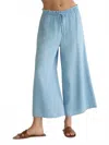 Bella Dahl Ruffle Waist Wide Leg Crop Pants In Light Riviera Wash In Blue