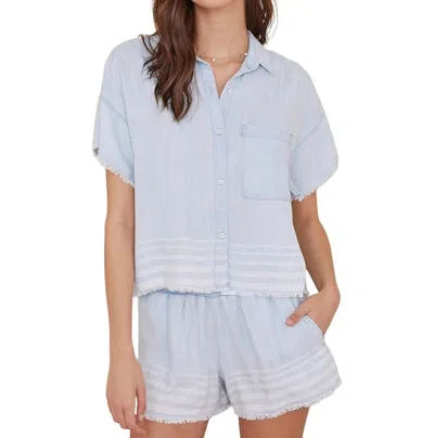 Bella Dahl Short Sleeve Frayed Hem Button Down Shirt In Amalfi Stripe Wash In Blue